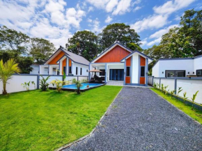 Cozy Pool House 3 min to beach